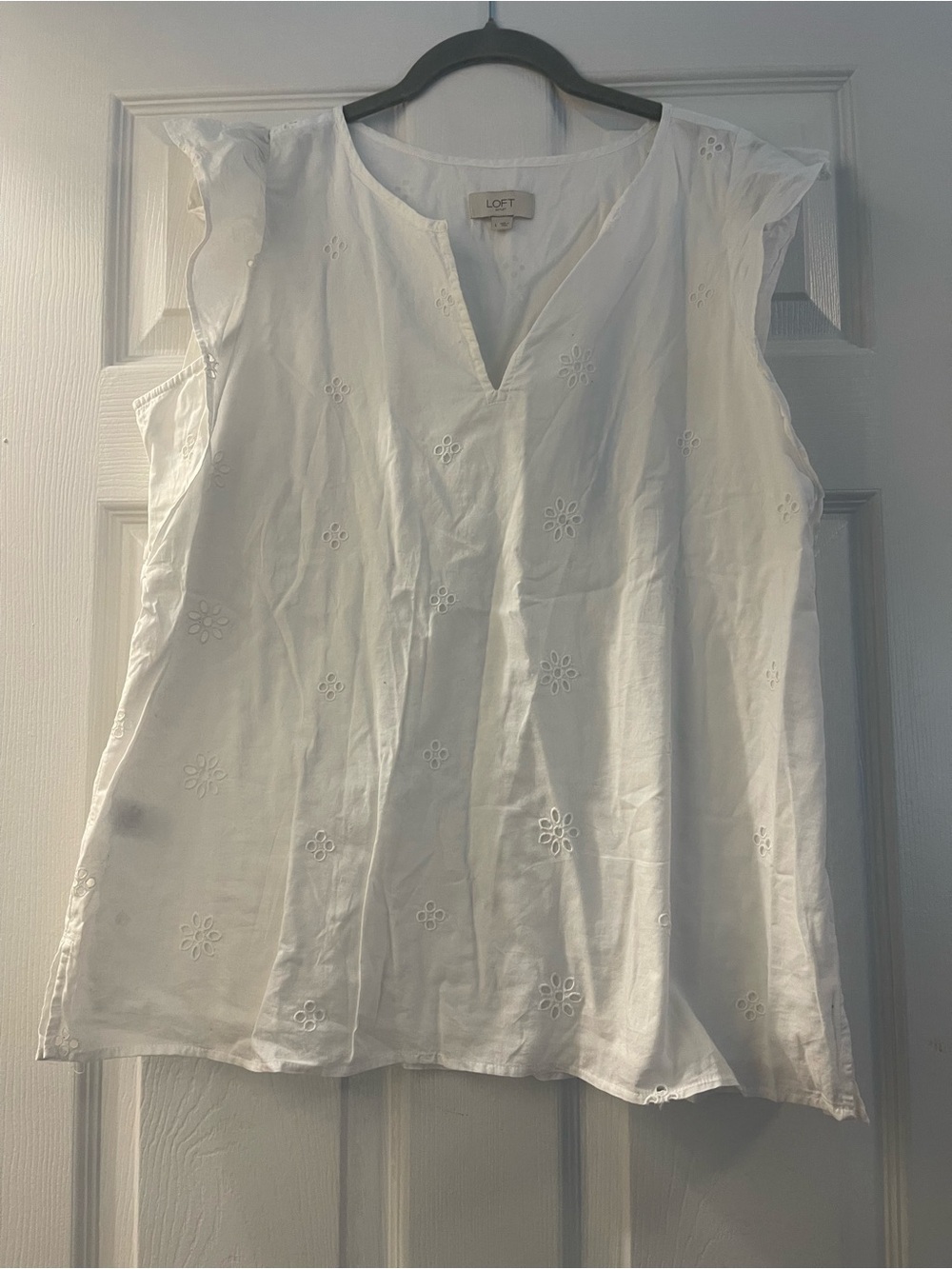 LOFT Outlet White Eyelet Flutter Sleeve Blouse Size Large